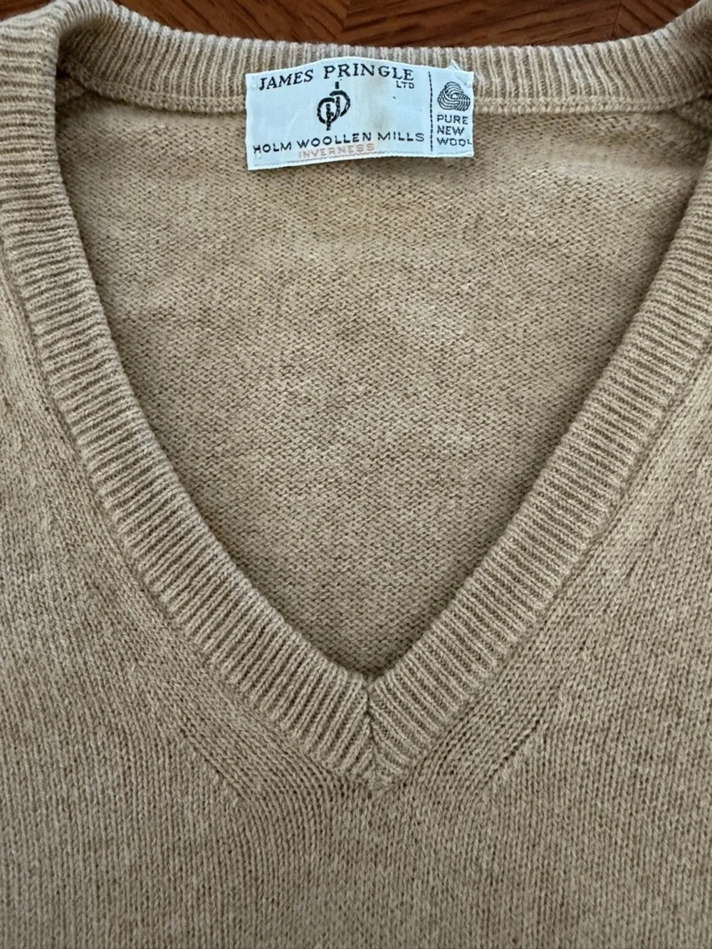 James Pringle Hawick Scotland V-Neck Sweater/100% Pure New Wool/Camel Tan/XL